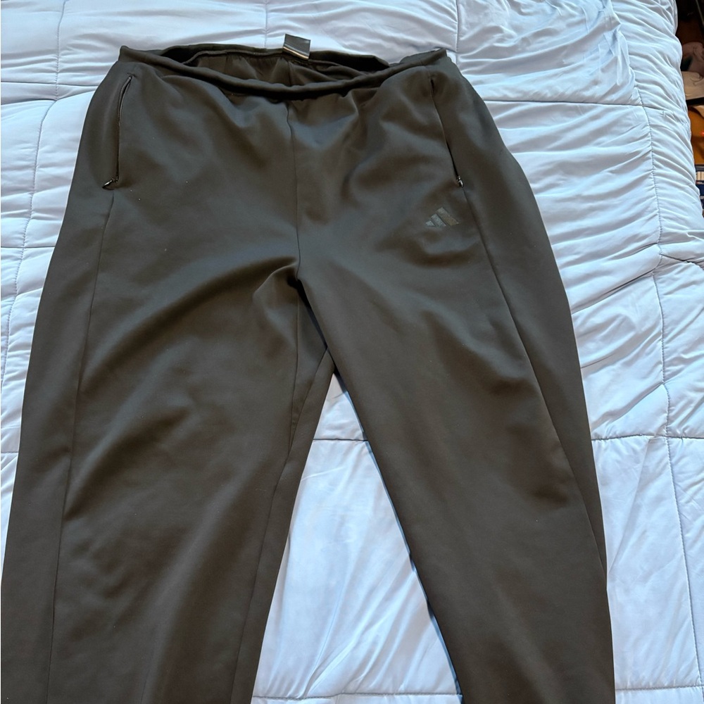 Adidas Men’s Black Athletic Jogger Pants size xl with zipper up pockets
